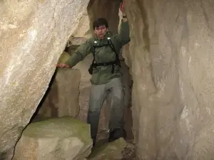 А скалы неприступны, тёмны